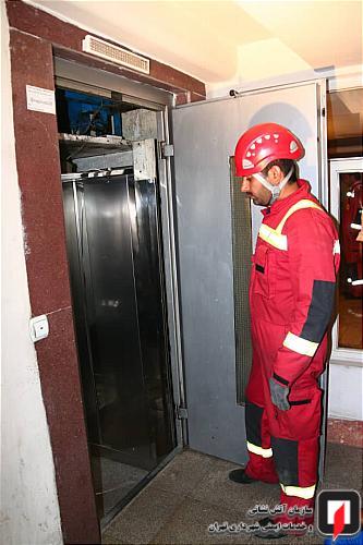 کارگر جوان در کابین آسانسور جان باخت